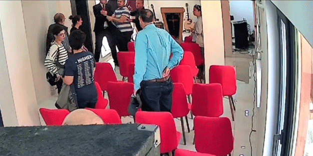 Kilise rahibine ‘hoşgörü tokadı’ attı