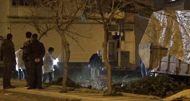 Kilis'e Suriye'den atılan roketler saplandığı topraktan çıkarıldı