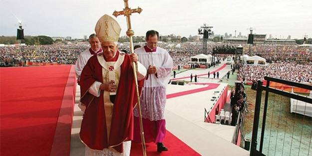 Kilisede bir skandal daha! Papa bilerek susmuş