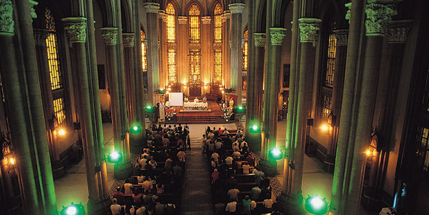 Kilisede izdiham! Çok sayıda ölü var