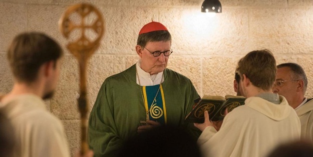 Kilisede skandal! Gazetecilere bu yemini ettirmek istediler