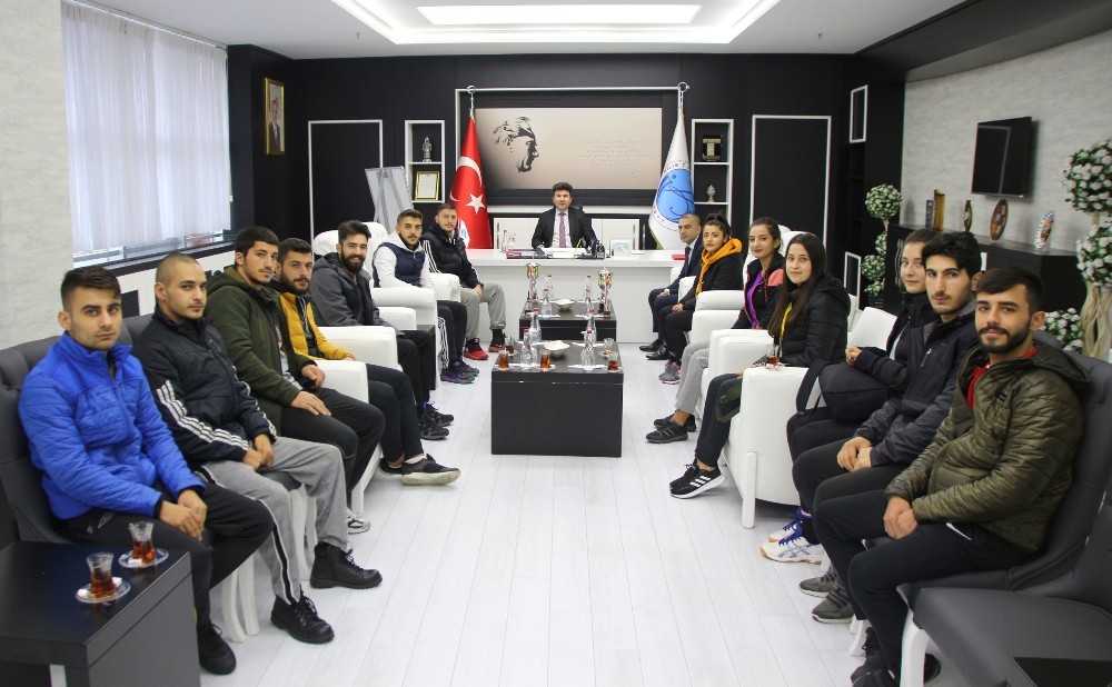 Kilisli sporcular şampiyonluk sevincini Rektör Karacoşkun’la paylaştı 