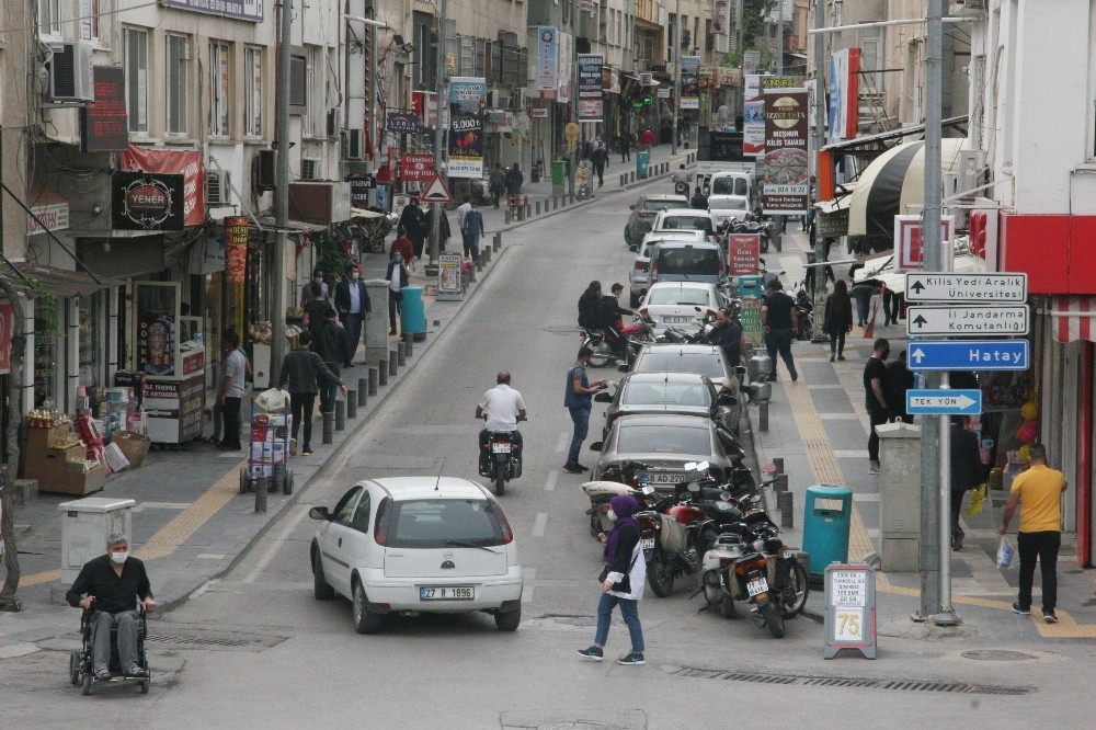 Kilisliler korona virüs önlemlerine aldırış etmiyor 