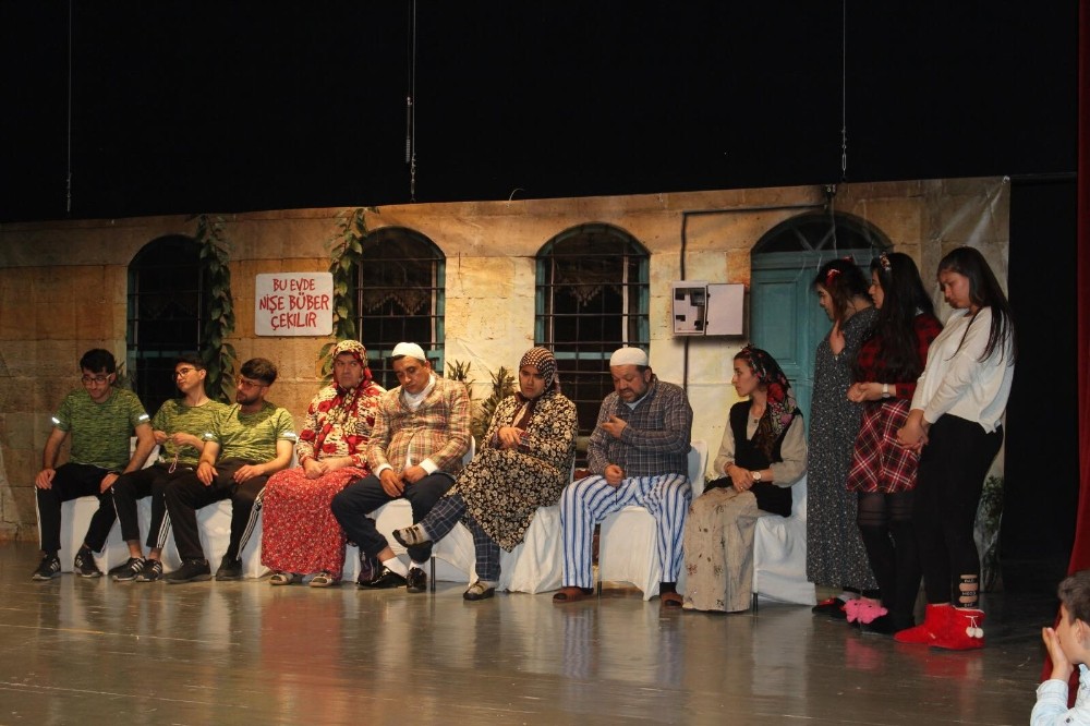 Kilis’te “Ahıl Adama Sermiye” konulu tiyatro gösterisi 