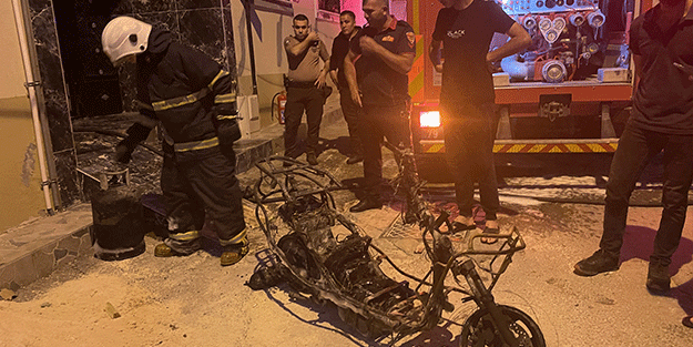 Kilis'te bina girişinde çıkan yangın söndürüldü