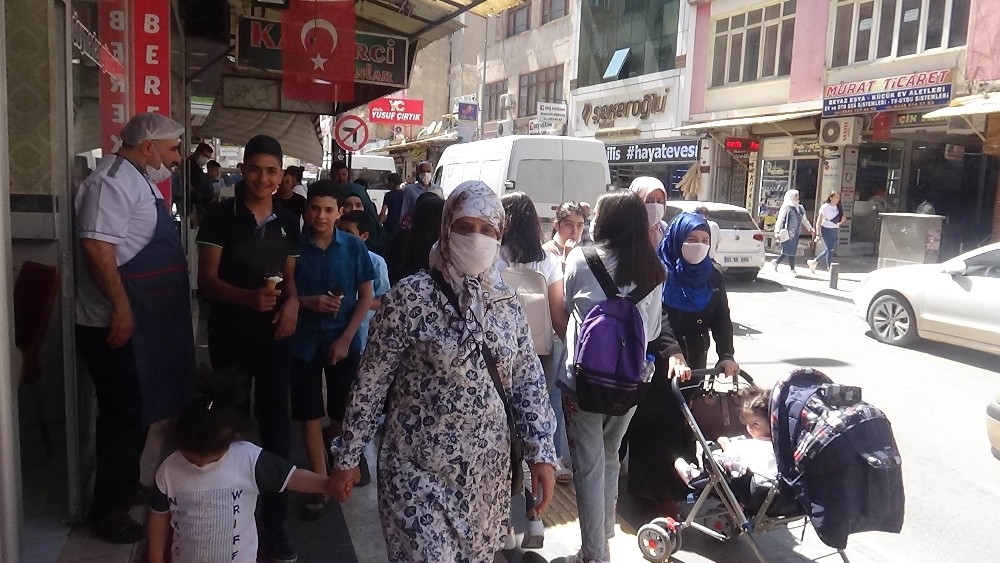 Kilis’te çocuklar dışarı çıktı 
