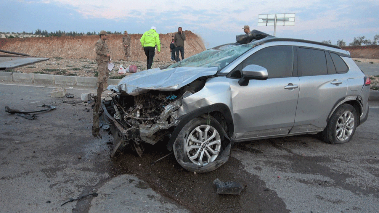 Kilis'te feci kaza! Kontrolden çıkan araç savruldu: 5'i çocuk, 9 yaralı
