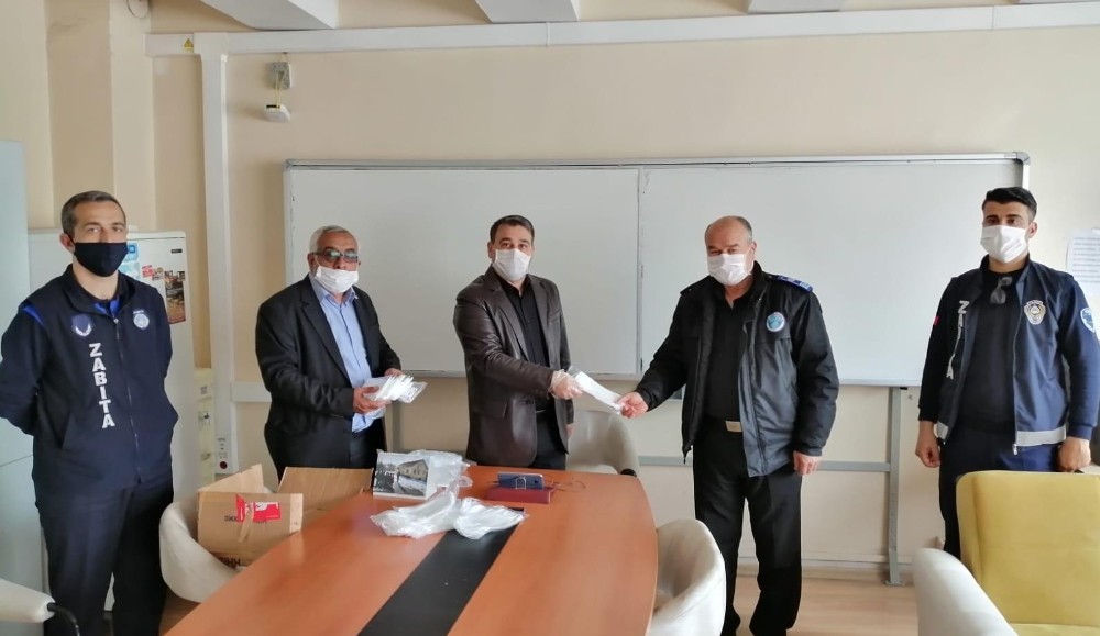 Kilis’te maske dağıtımı sürüyor 