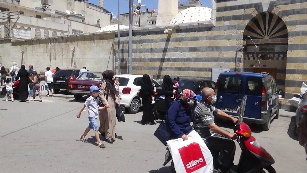 Kilis’te sosyal mesafe hiçe sayıldı 