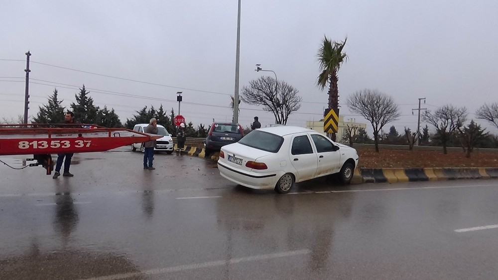 Kilis’te trafik kazası: 3 yaralı 
