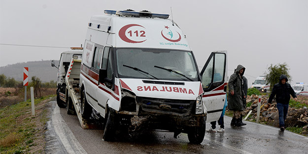 Kilis’te yaralı askeri taşıyan ambulans devrildi