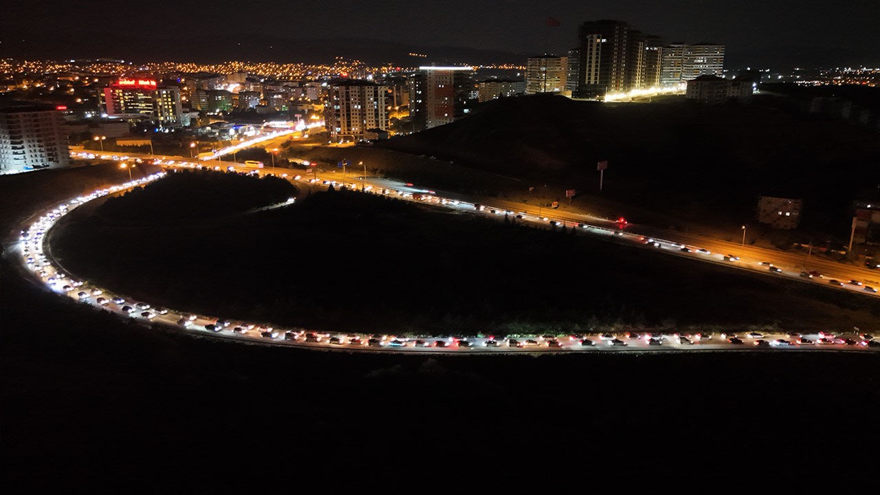 ‘Kilit kavşak’ kilitlendi! 43 ilin geçiş güzergahı havadan görüntülendi