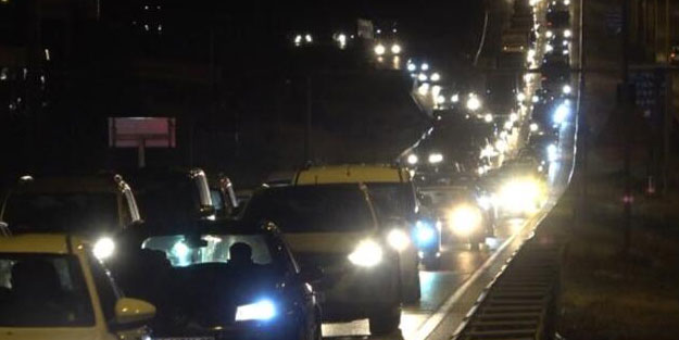 Kilit kavşak'ta trafik yoğunluğu