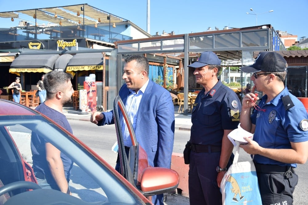 Kilometrelerce kuyruk var trafik ekipleri rahatlatmaya çalışıyor 