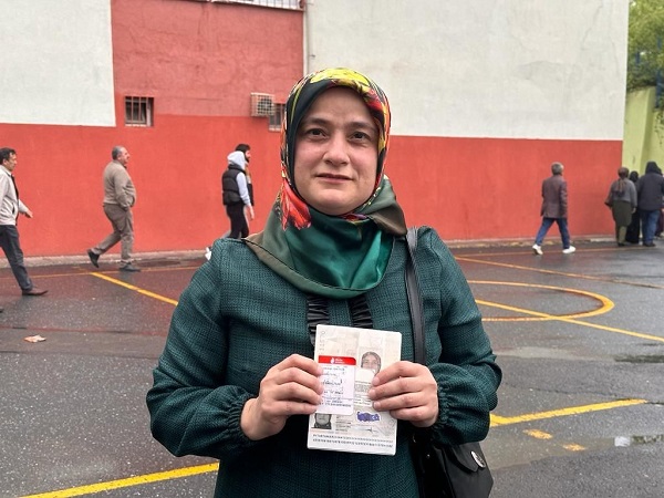 Kilometrelerce yol geldi! Oy kullanmak için 15 bin TL'yi gözden çıkardı