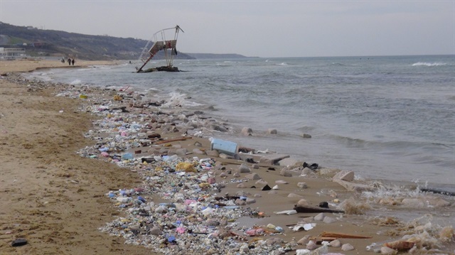 Kilyos sahili çöplüğe döndü