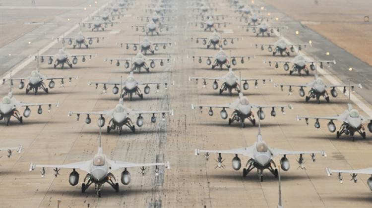 Güney Kore 'fil yürüyüşü'yle meydan okudu!