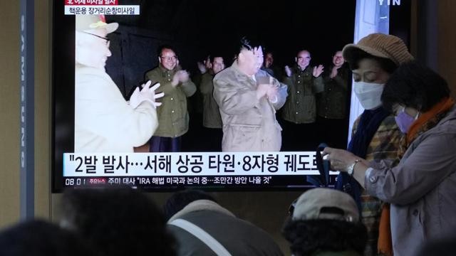 Kim Jong Un seyir füzelerinin testlerini denetledi