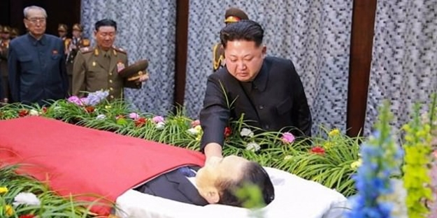 Kim Jong'u hiç böyle görmediniz! Ağladı