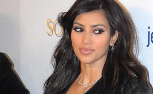 Kim Kardashian'ın cinsiyet değiştiren üvey babasına cesaret ödülü skandalı