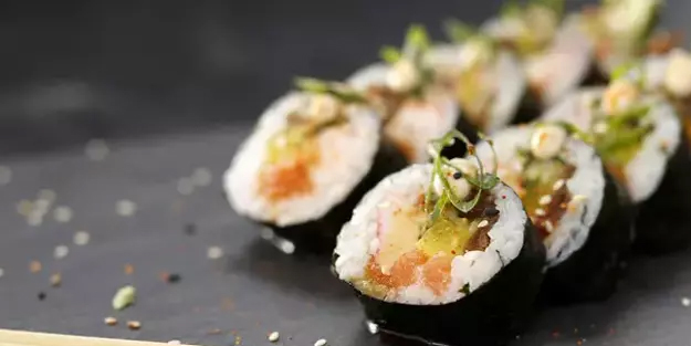 Kimbap tarifi: Kolayca yapabileceğiniz kimbapın malzemeleri neler?