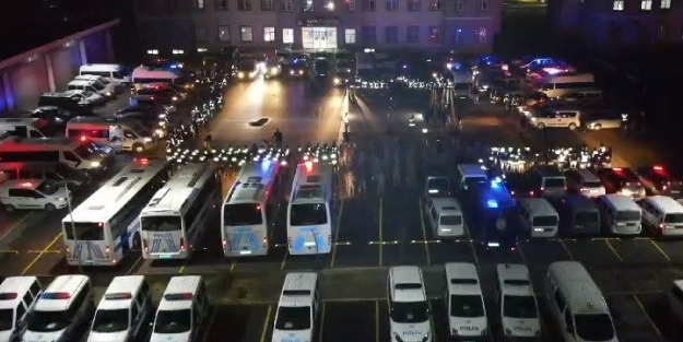 Kimi çatıdan kaçtı, kimi gardıropta enselendi! Bin polisle dev baskın