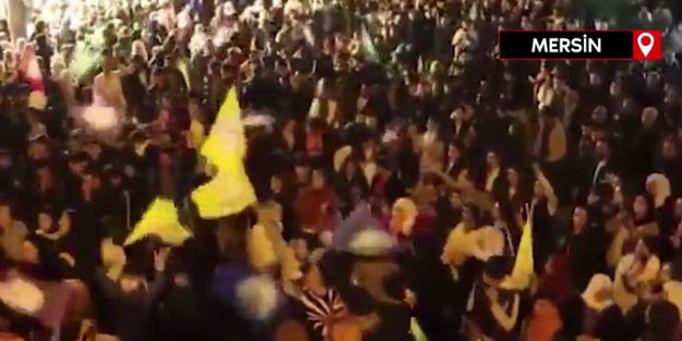 Kimler kimlerle beraber! CHP’nin ortaklarından Öcalan sloganları