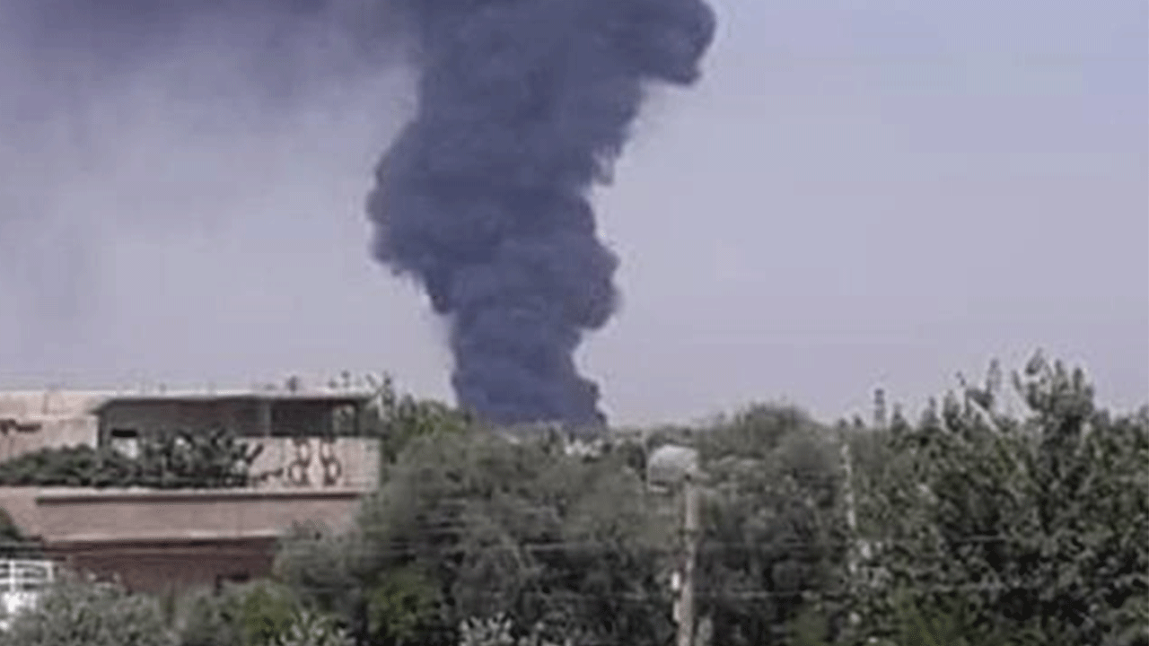 Kimler tarafından bombalanıyor! Deyrizor'da havada esrarengiz uçaklar!