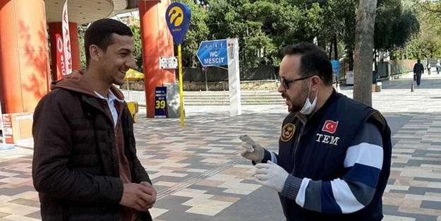 Kimliğini gösterince cezadan kurtuldu