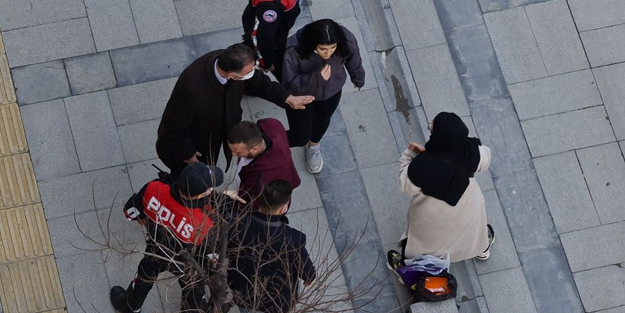 Kimlik soran polislere saldırdılar