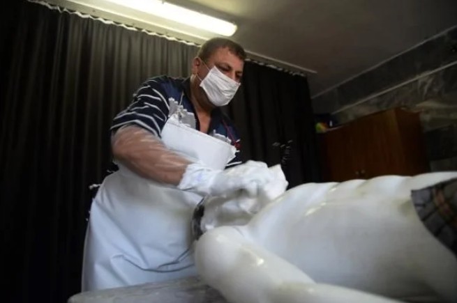 Kimse bunu beklemiyordu! Koronalı cesetleri silikonlayıp...