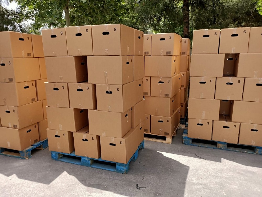 Kimse kimseyi görmeden, yardım kolileri sahiplerine ulaştırıldı 