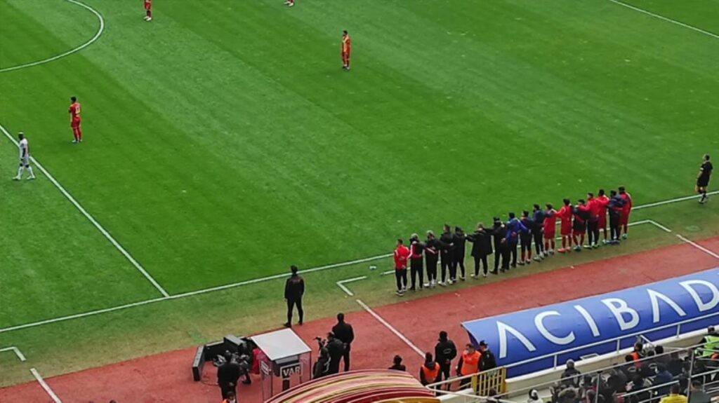 Kimse sebebini anlamadı! Süper Lig takımı hareketsiz bekledi!