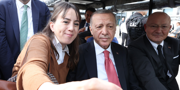 Kimseyi kırmadı! Başkan Erdoğan’dan selfie şov