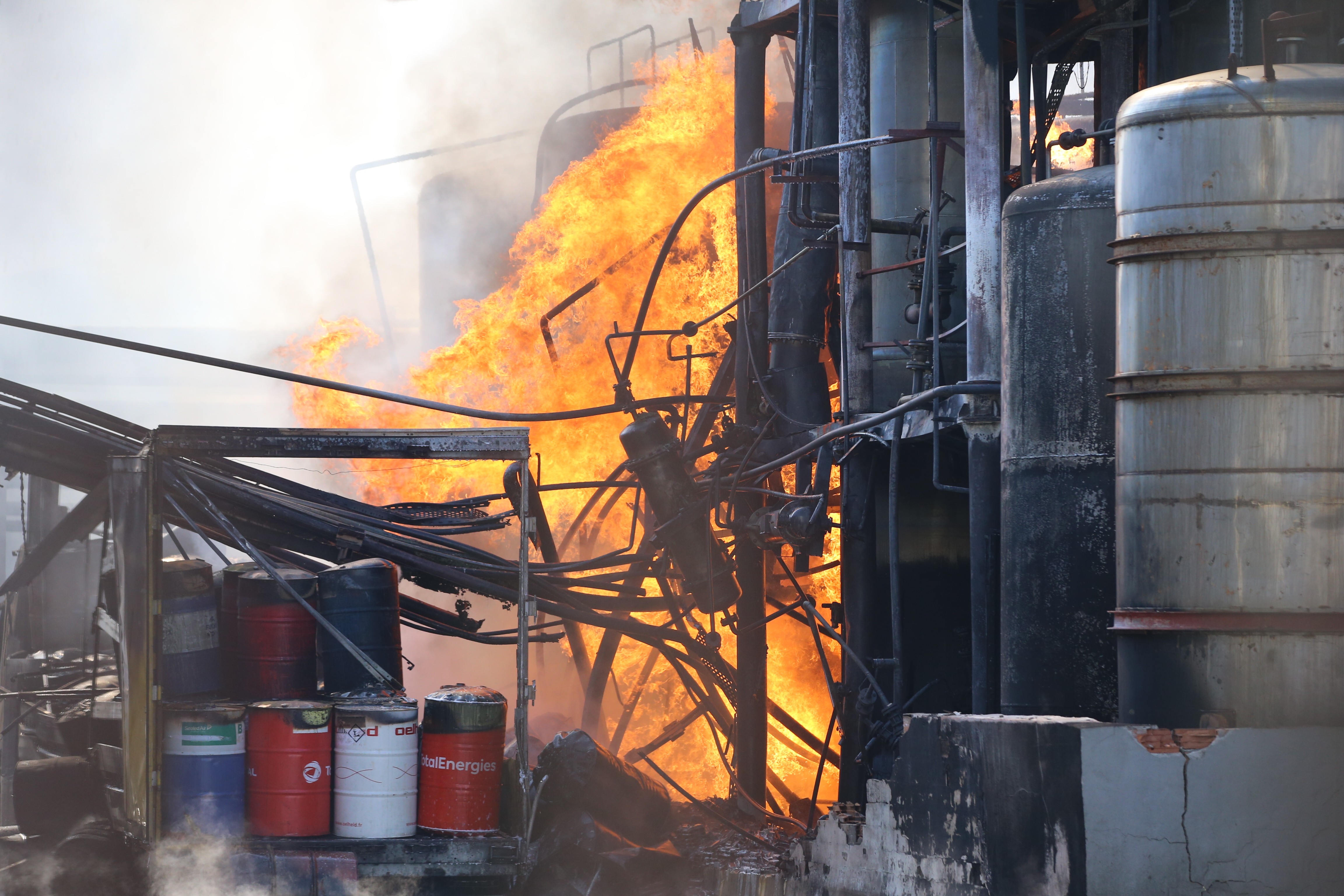 Kimya ve entegre atık tesisinde yangın!