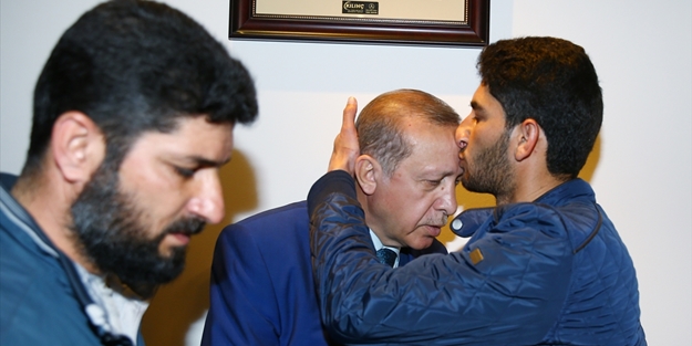 Kimyasal katliamda ikizlerini kaybeden baba Türkiye'de