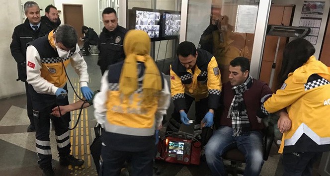 Kimyasal madde şişesi kırıldı, Adliye'de kırmızı alarm
