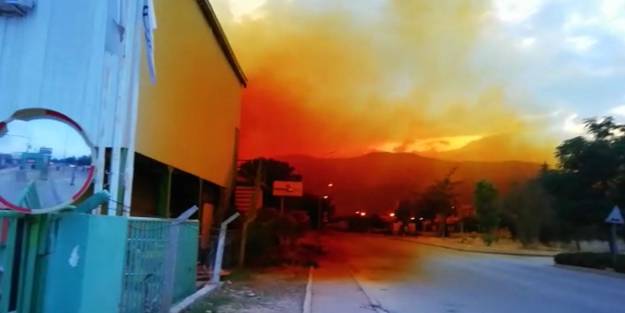 Kimyasal sızıntı telaşlandırdı! Gökyüzü bir anda turuncuya büründü