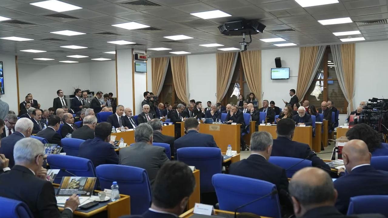 Kinleri bir gün bile azalmadı! CHP’li Belediye Başkanı: Menderes dirilip tekrar asılsın!