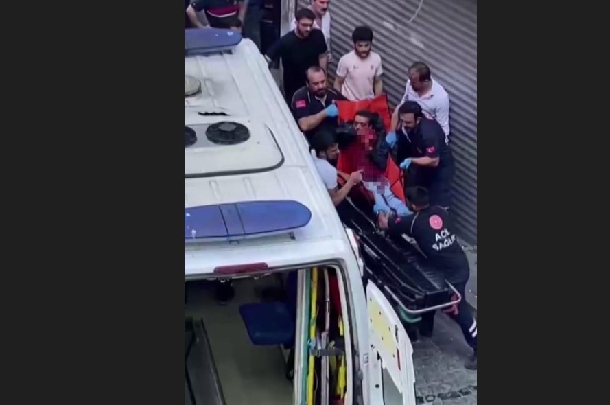 Kira kavgası kanlı bitti! Ev arkadaşını boğazından bıçakladı