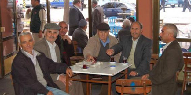 Kıraathanelerde akıllı telefon eğitimi