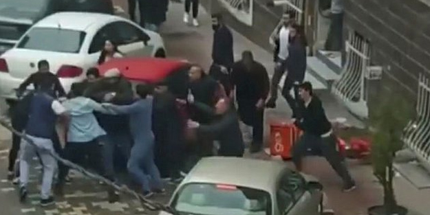 Kiracılar ile ev sahipleri birbirine girdi! Meydan savaşını andıran görüntüler!