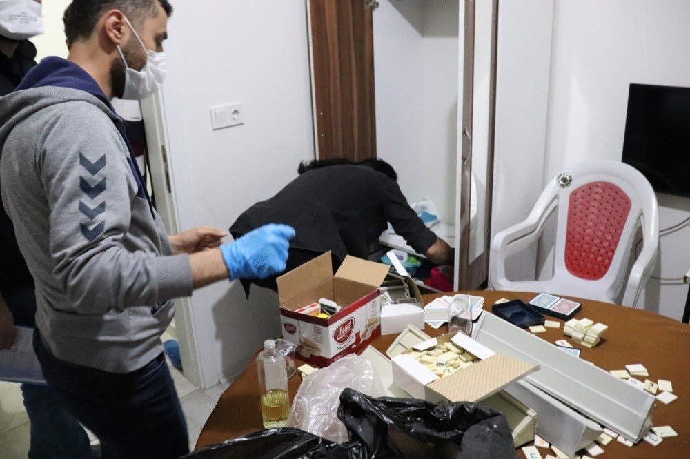 Kiraladıkları apart daireyi kumarhaneye çevirdiler 