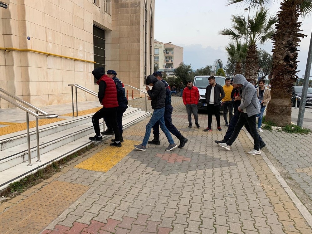 Kiraladıkları araçla hırsızlık yapan şüpheliler yakalandı 