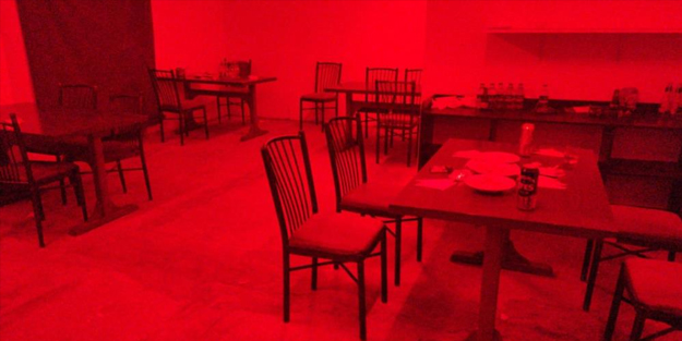 Kiraladıkları galeriyi pavyona çeviren şahıslara baskın