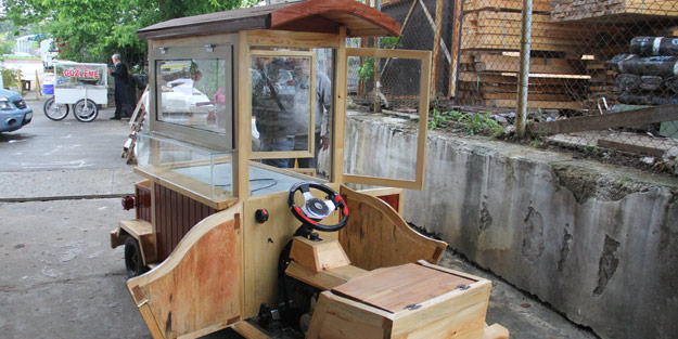 Kiraları fazla buldu, yürüyen dükkan yaptı