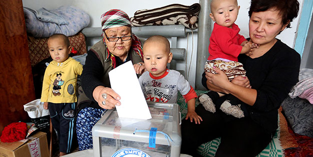 Kırgız halkı bugün sandığa gidiyor