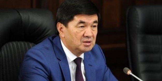 O ülkede başbakan istifa etti