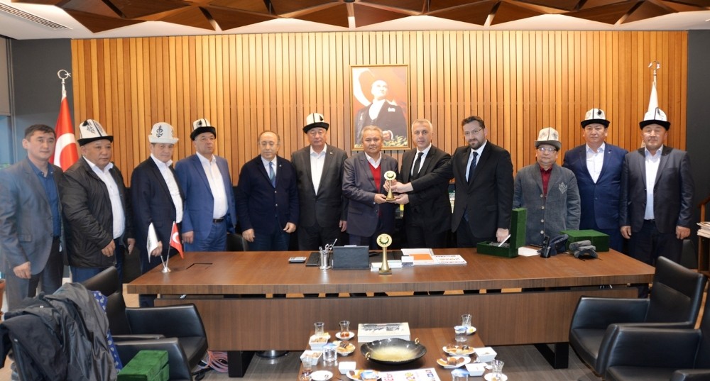 Kırgızistan heyeti Hendek’e hayran kaldı 