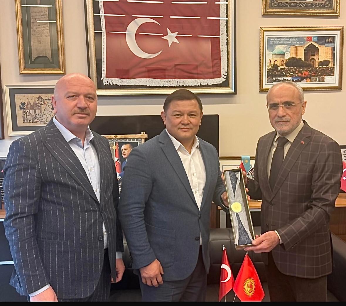 Kırgızistan Meclisi Eski Başkanından Yalçın Topçu’ya ziyaret